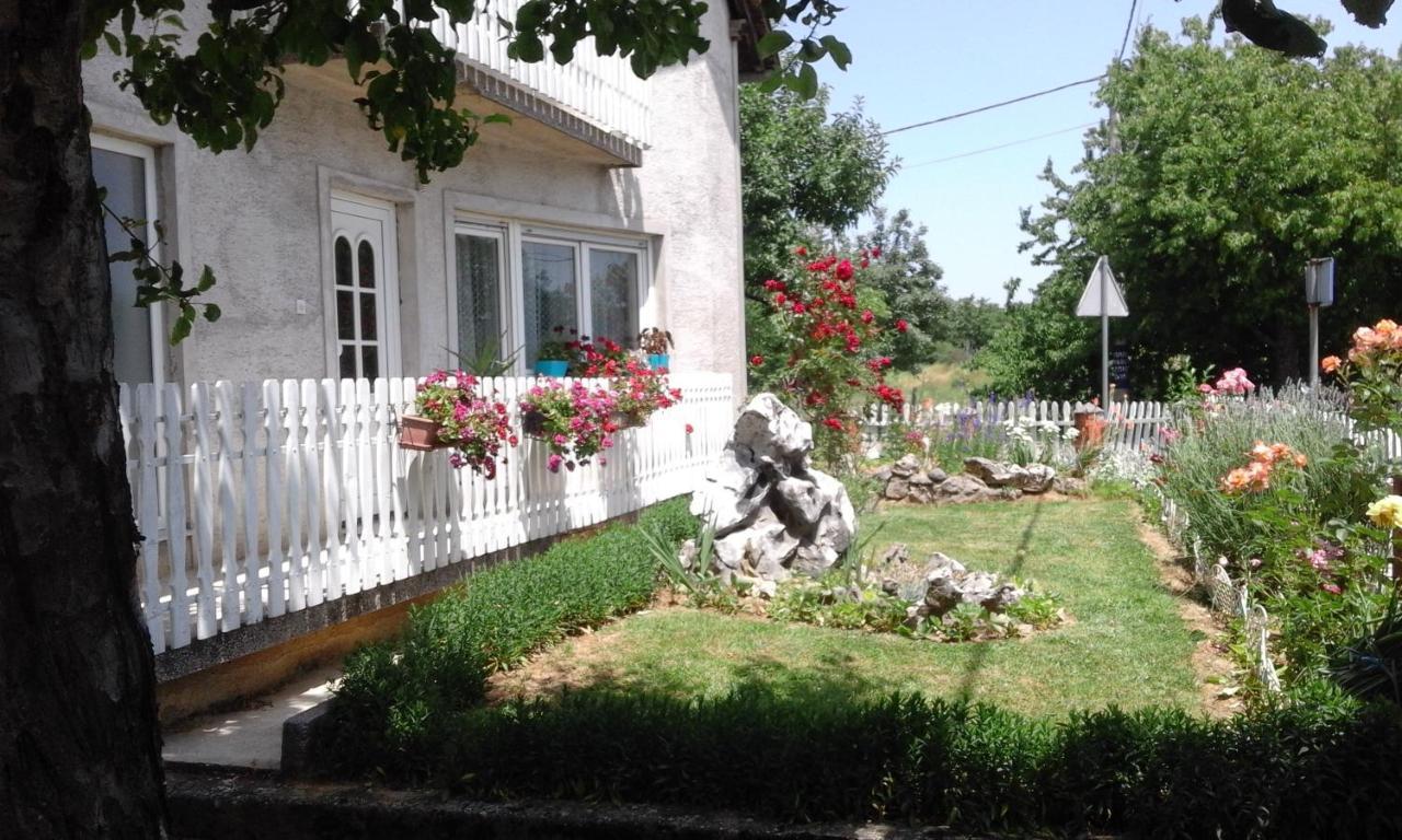 Sobe Za Nocenje Gospic Hotel Exterior photo